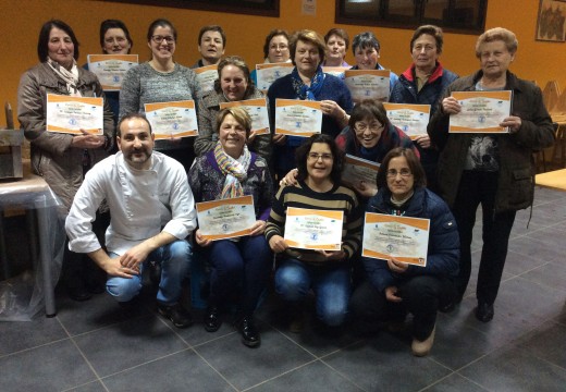 Unha trintena de veciñas participaron en dous cursos de cociña en Ponte Carreira e Galegos